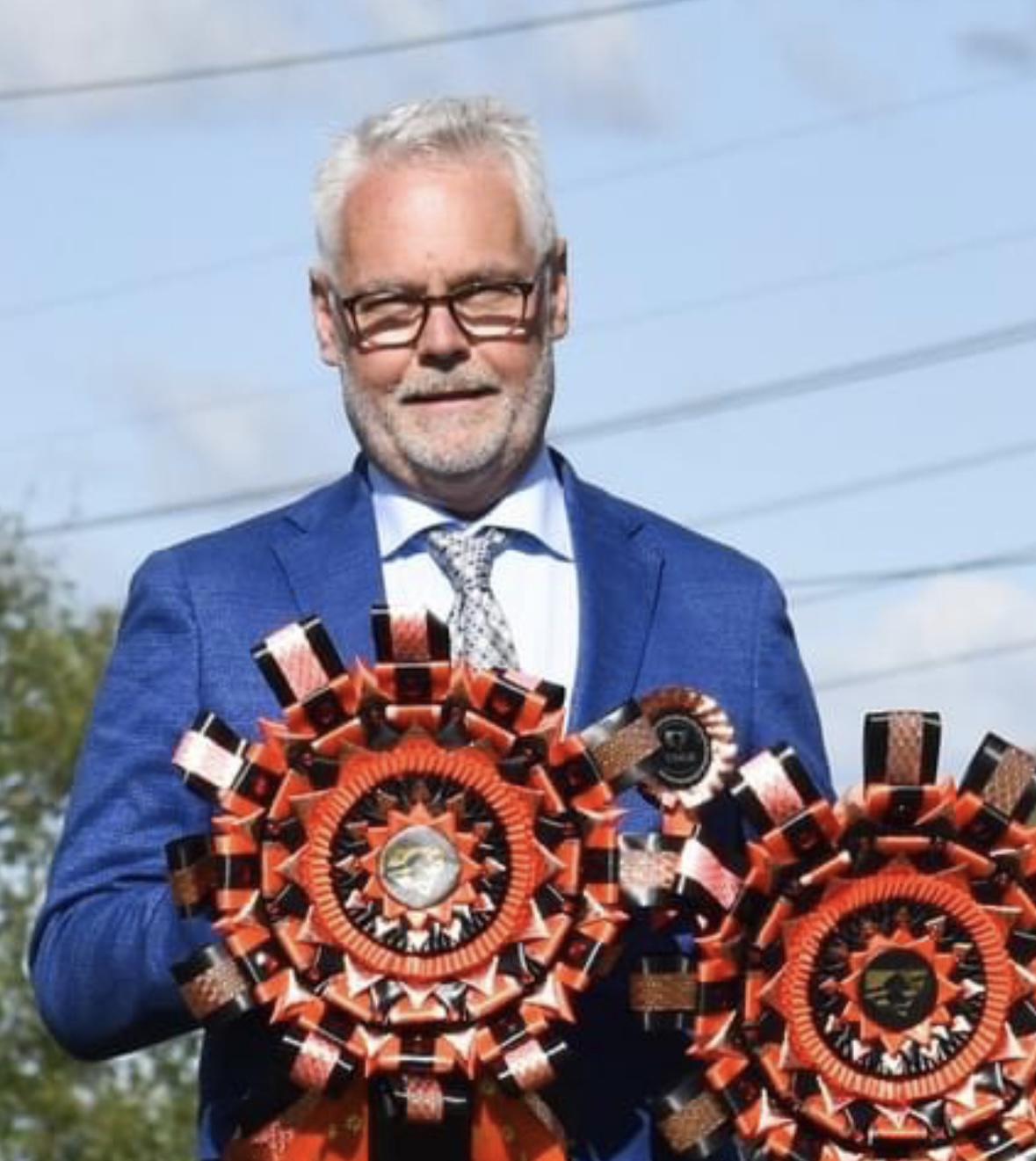 Peter Lauber palkintorusettien kanssa