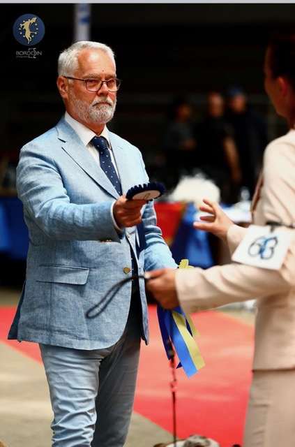 Peter Lauber arvostelemassa kehässä